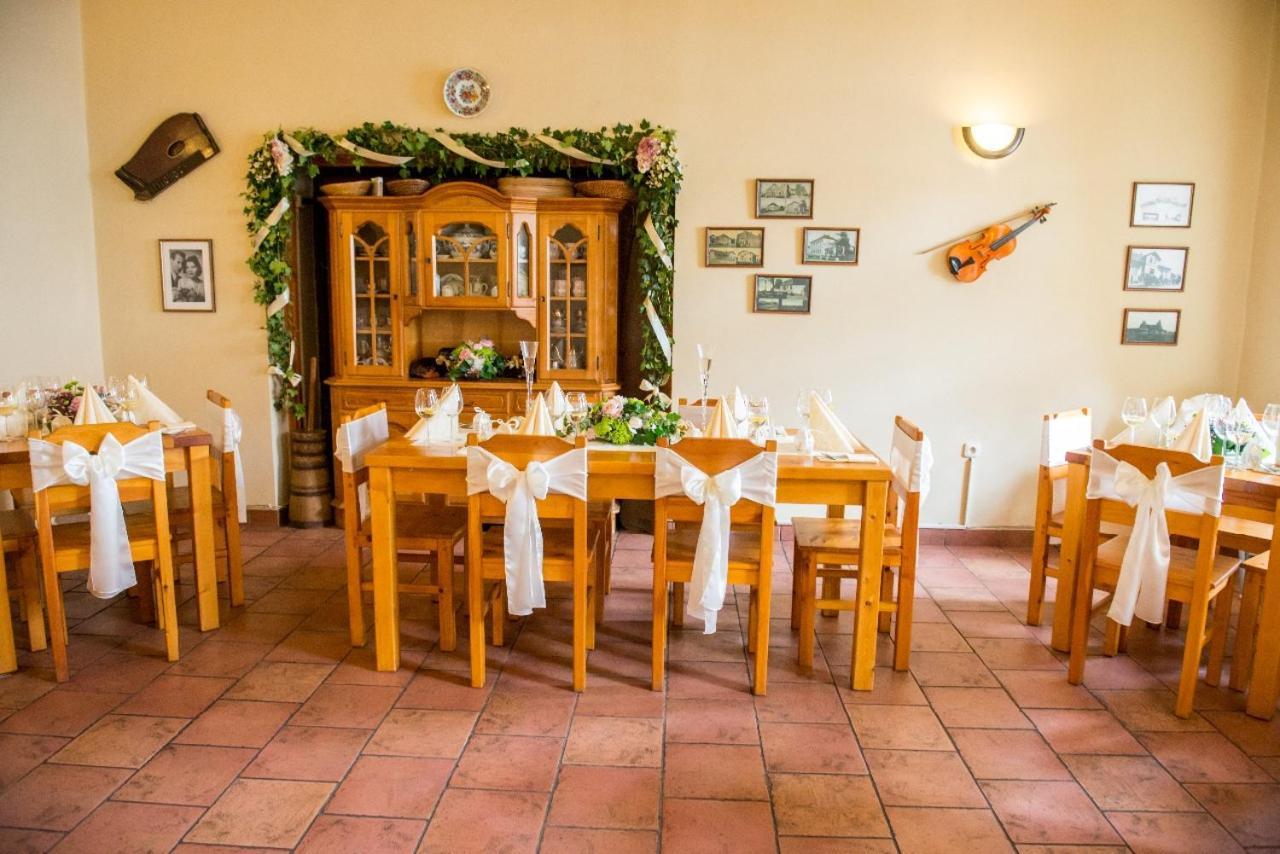 Penzion Restaurace U Helferu Libun Luaran gambar
